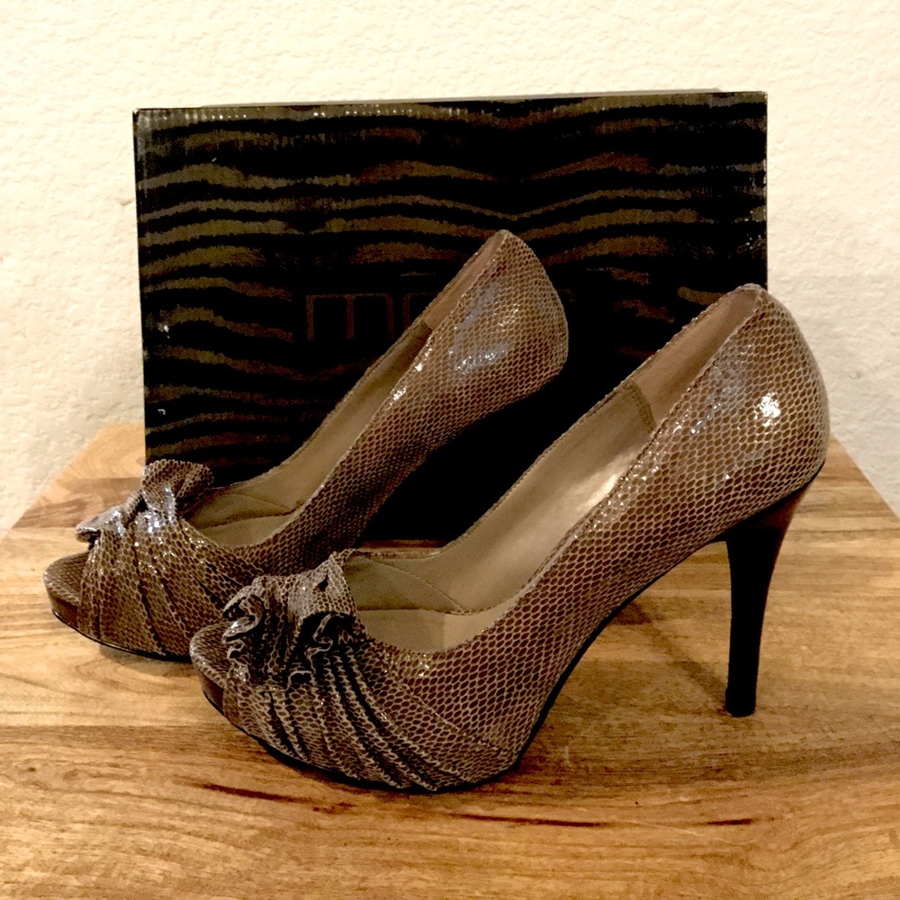 Moda spana taupe faux rattlesnake heels size 8. Barely worn, once or twice.